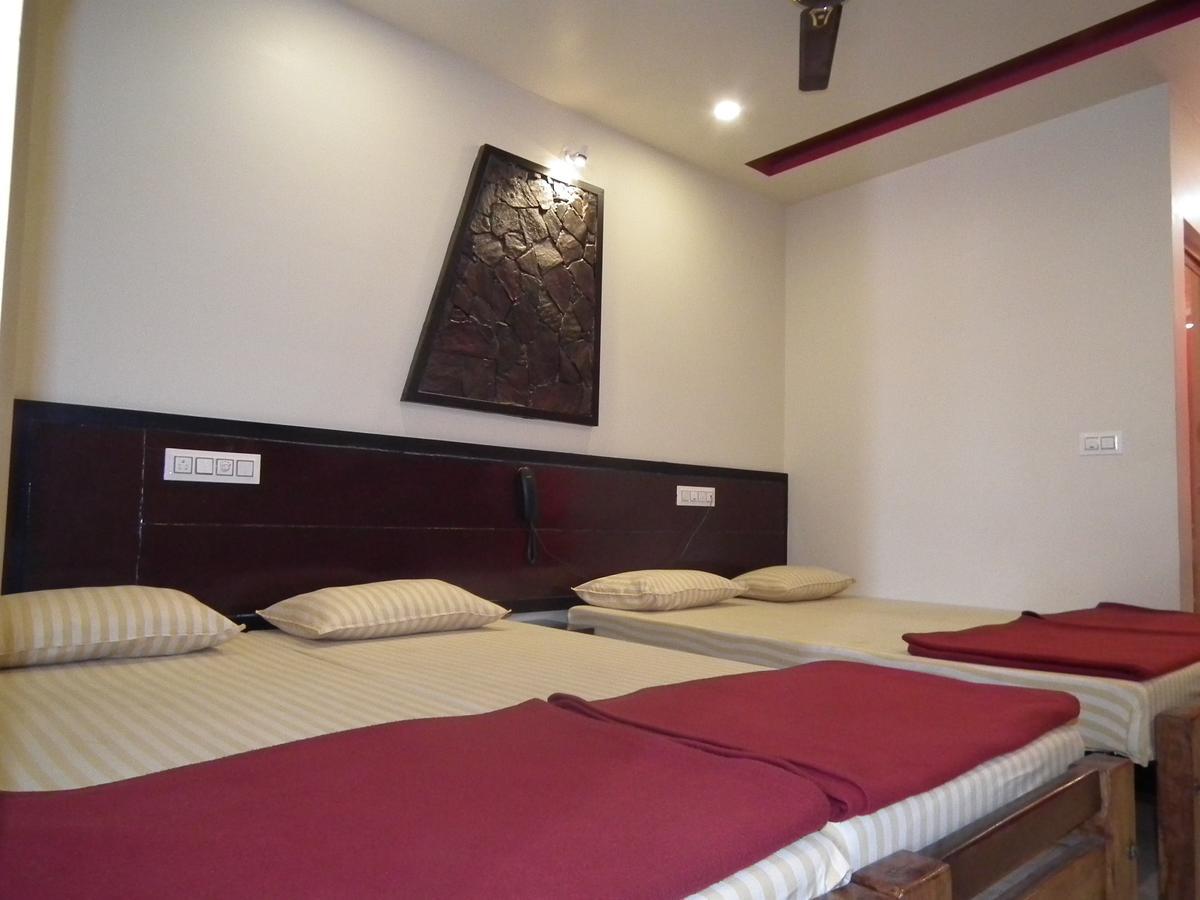 Galaxy Lodge Chikmagalur Bagian luar foto