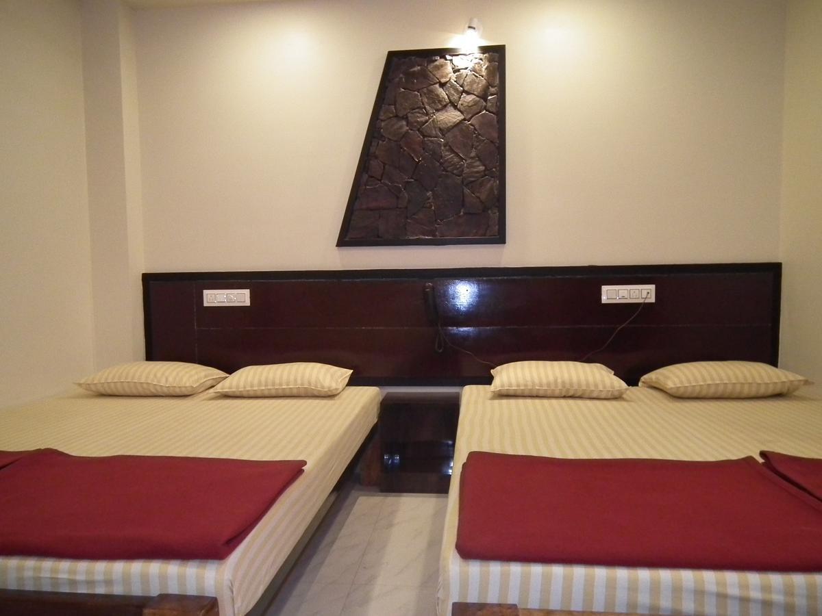 Galaxy Lodge Chikmagalur Bagian luar foto