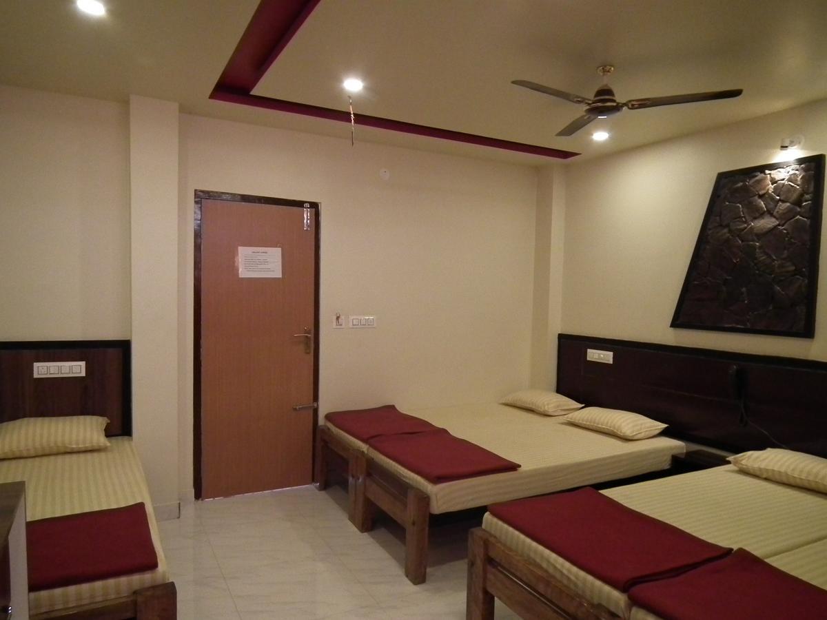 Galaxy Lodge Chikmagalur Bagian luar foto
